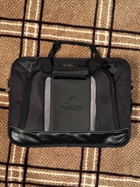 Leed’s Executive 17” Laptop Briefcase